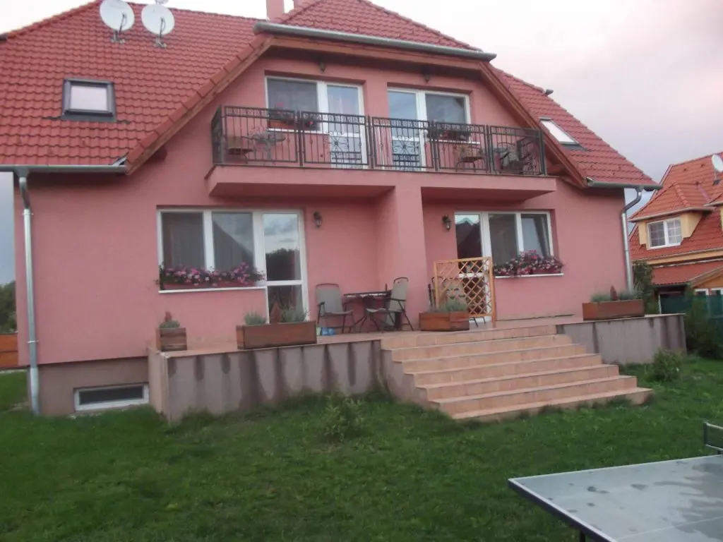 TOP 10 nyári fesztivál és a legjobb szállások a közelben