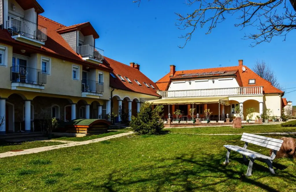 TOP 10 nyári fesztivál és a legjobb szállások a közelben