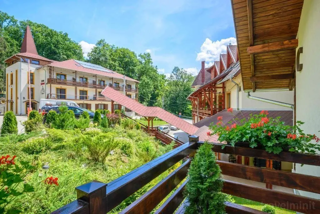 TOP erdélyi wellness szállások – dézsafürdő és jacuzzi a hegycsúcsok ölelésében
