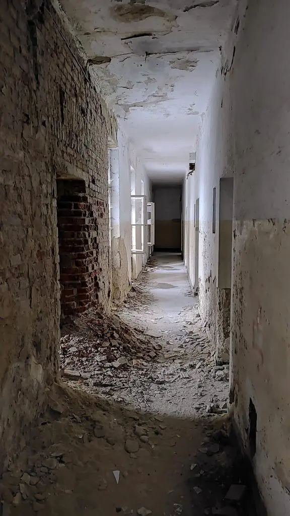 Katonavárosból szellemváros: Irány Hajmáskér rejtett világa!