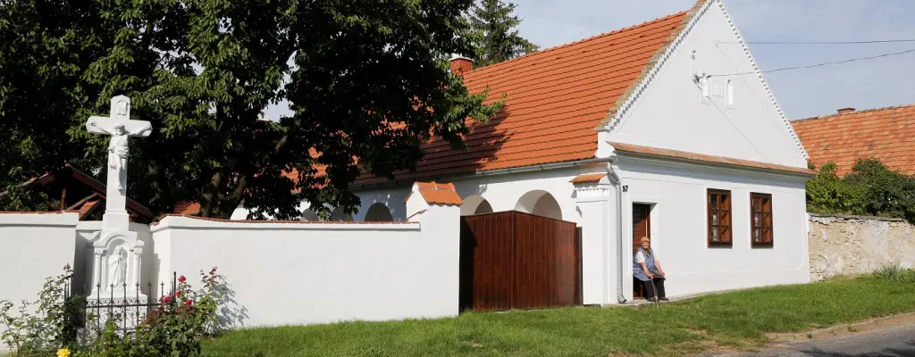 Mesebeli hely a Bakony szívében: Magyarpolány és a híres Kálvária