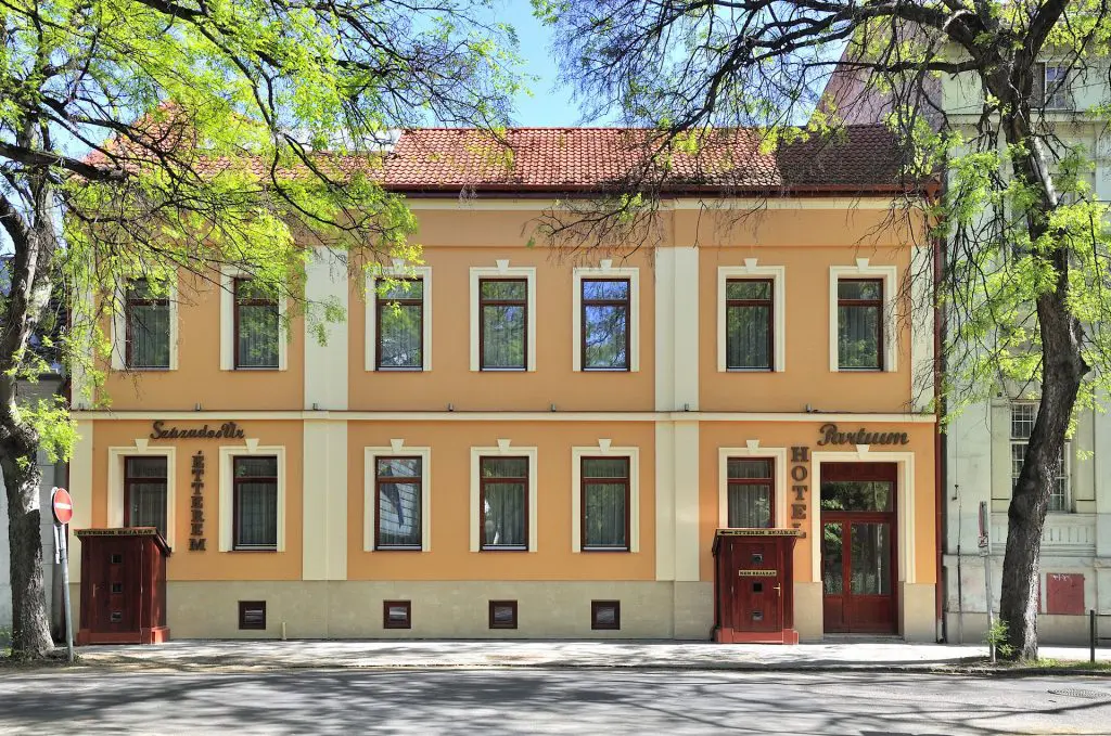 TOP 10 nyári fesztivál és a legjobb szállások a közelben