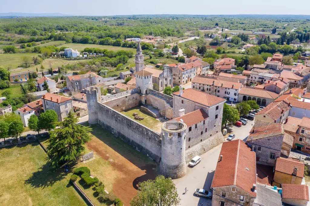 5 elragadó középkori város Belső-Isztria lankáin