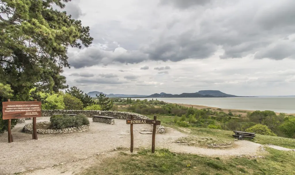Balaton környéki kilátók – Gyönyörködj a 10 legszebb balatoni panorámában az északi és a déli parton!