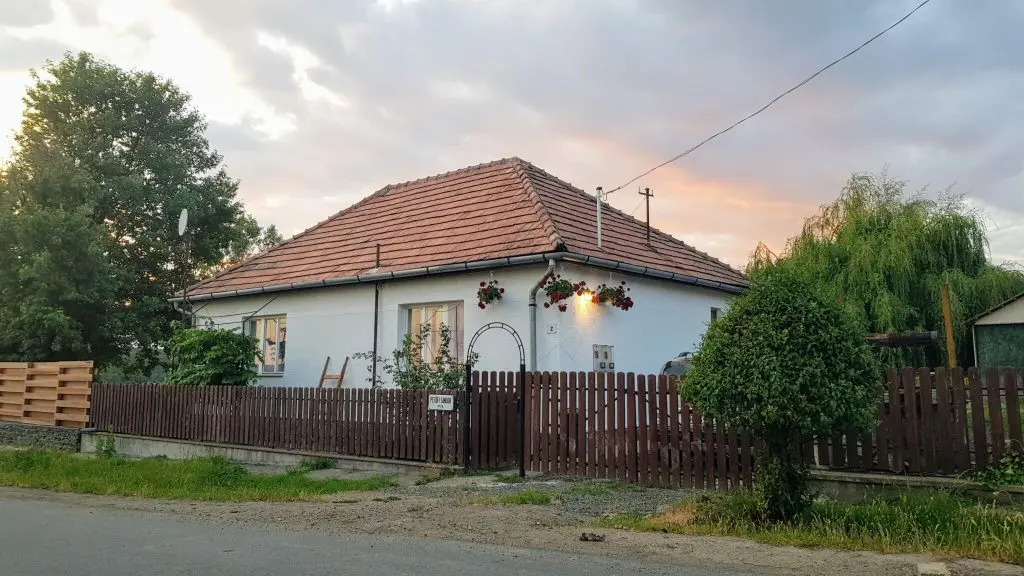 Bájos búvóhelyek a hegyek lábainál 