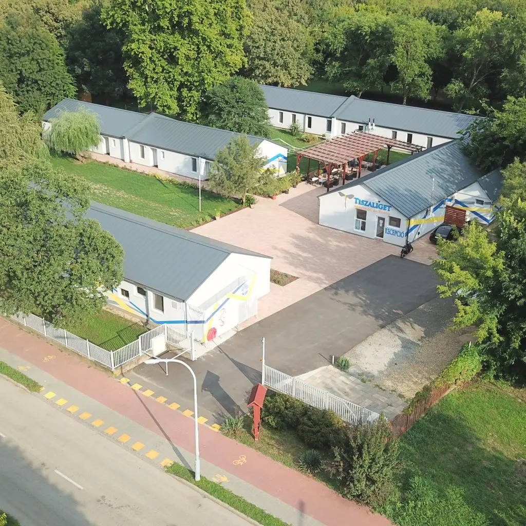 TOP 10 nyári fesztivál és a legjobb szállások a közelben