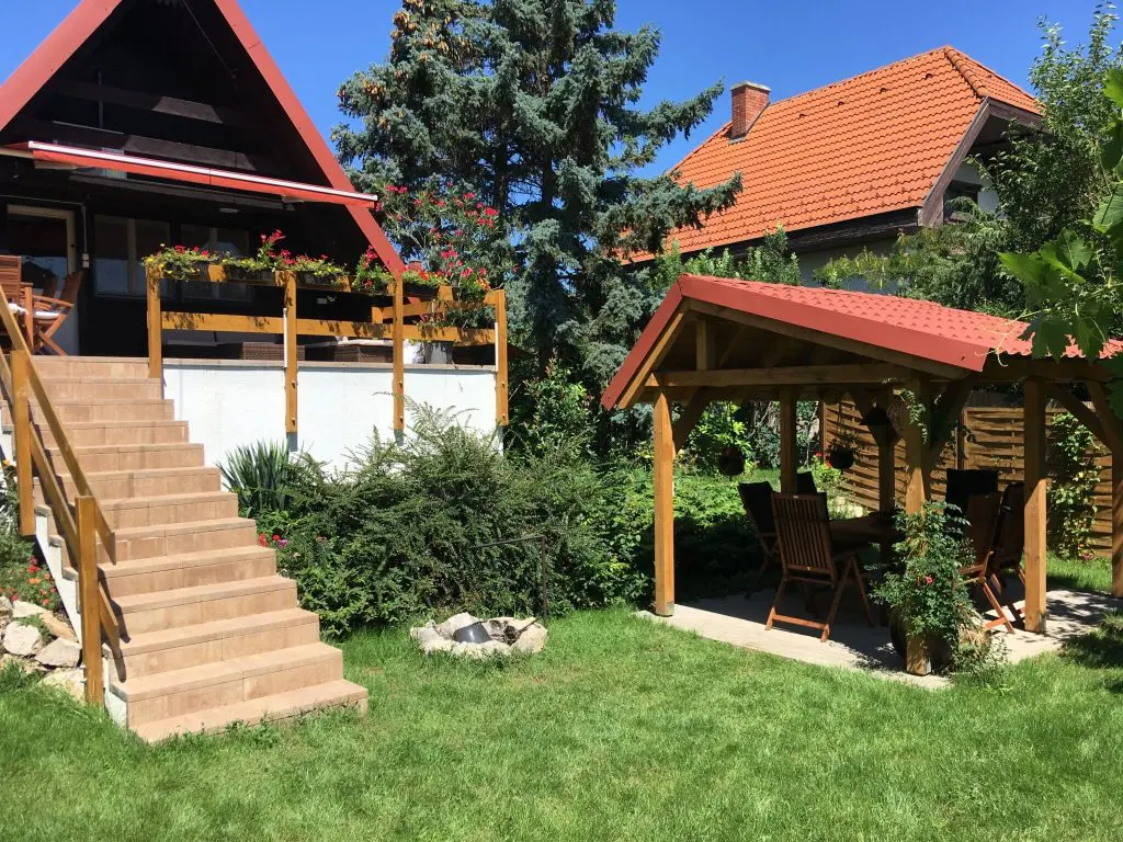 Csere-hegyi kilátó, ahol a lábad előtt fekszik a Balaton