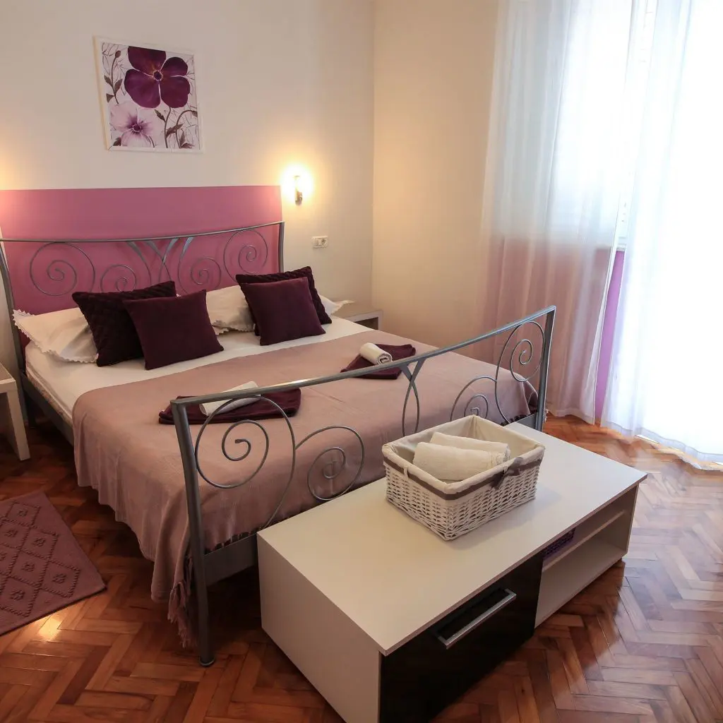 Gyönyörű óváros, pazar panoráma, jobbnál jobb szállások - Ezzel vár Primosten!