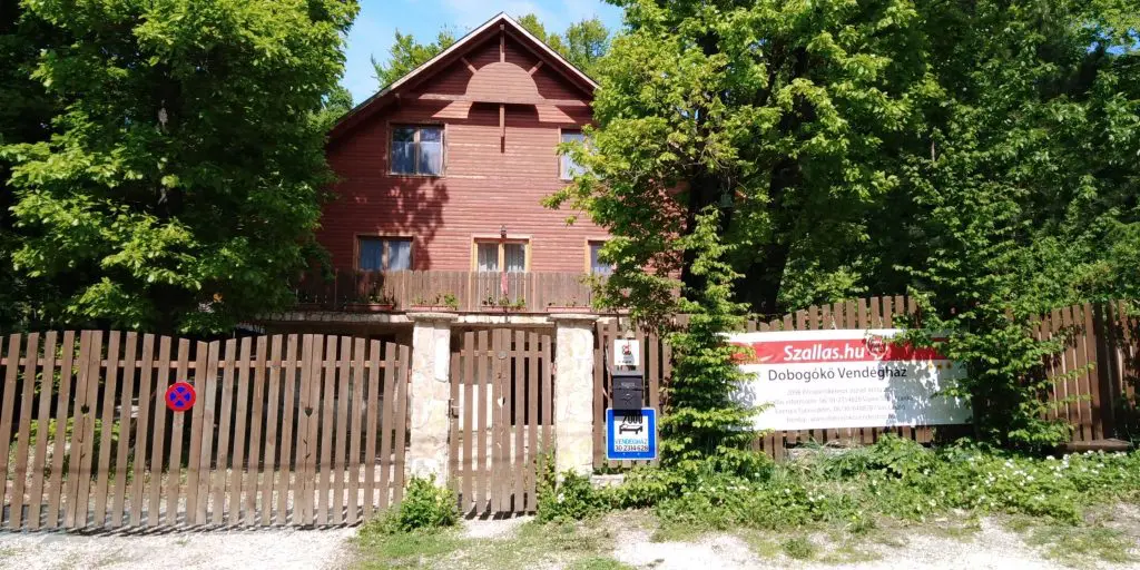 Dobogókő és a Dera-szurdok - Hétvégi túra a Pilisben + szállástippek