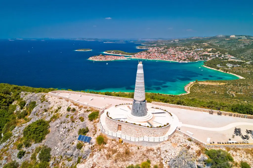 Gyönyörű óváros, pazar panoráma, jobbnál jobb szállások - Ezzel vár Primosten!