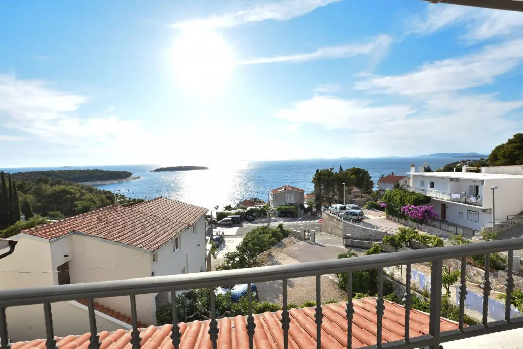 Gyönyörű óváros, pazar panoráma, jobbnál jobb szállások - Ezzel vár Primosten!