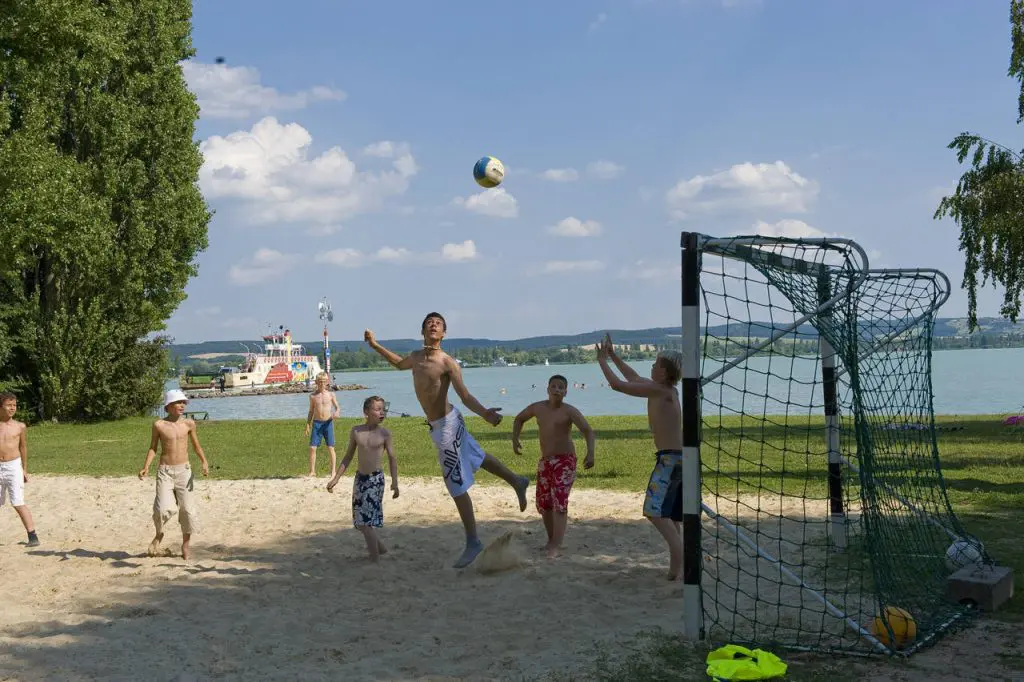 Vigyázz, kész, Balaton! – Ezért telitalálat a privát strandos Hotel Club Tihany