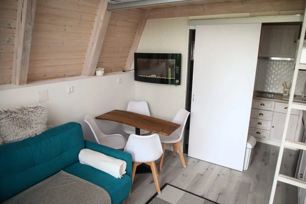 Benu House Apartman – Dézsafürdős házikó a Szent György-hegy szőlőtőkéinél