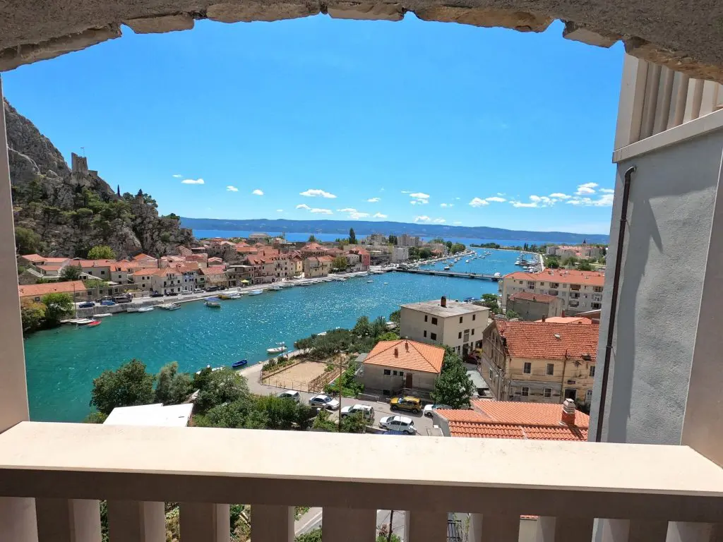 Omiš, a sziklák birodalma - Top látnivalók és szállások a Cetina kanyonnál