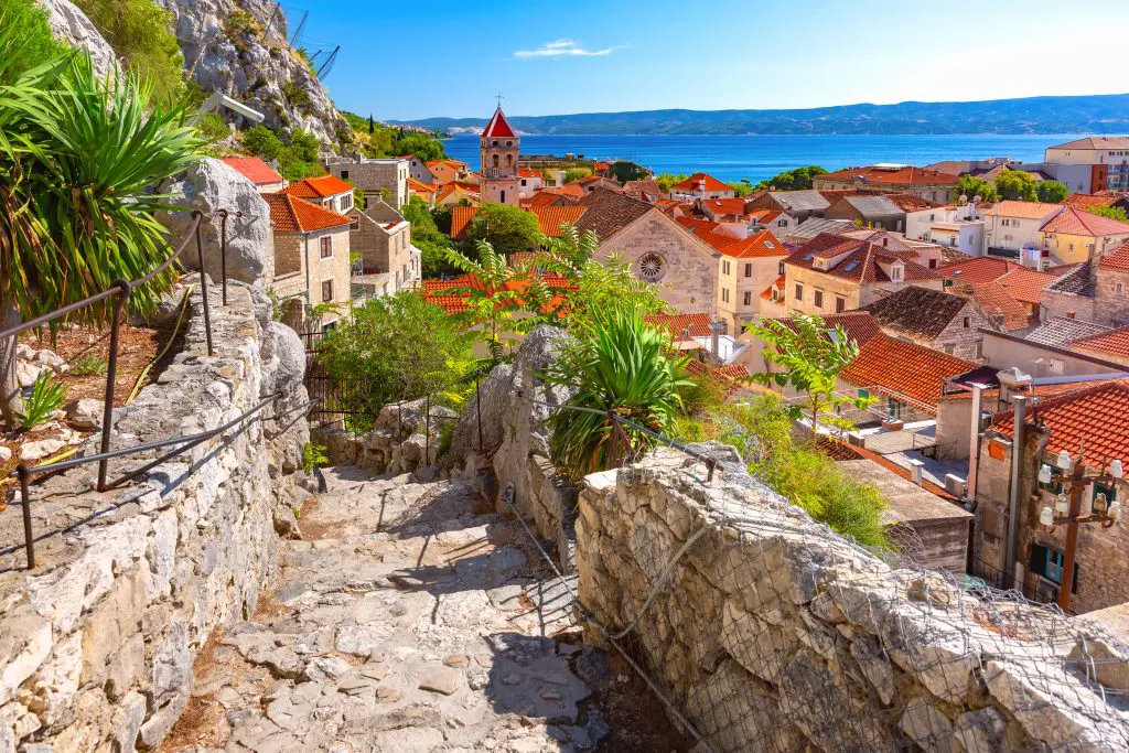Omiš, a sziklák birodalma - Top látnivalók és szállások a Cetina kanyonnál