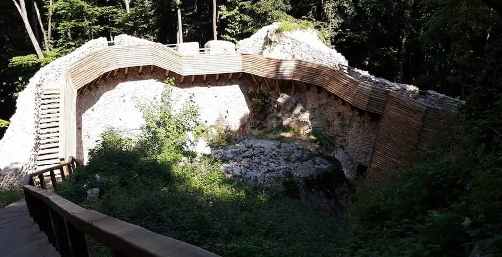 Fedezd fel Szádvár rejtett kincseit! - Íme egy különleges vár a fák fogságában