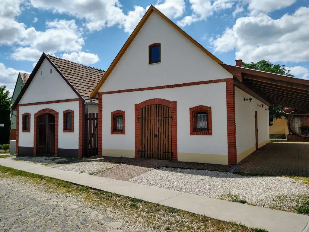 Csapj le a Szelidi-tó hangulatos retro-világára! (látnivalók + szállástippek)