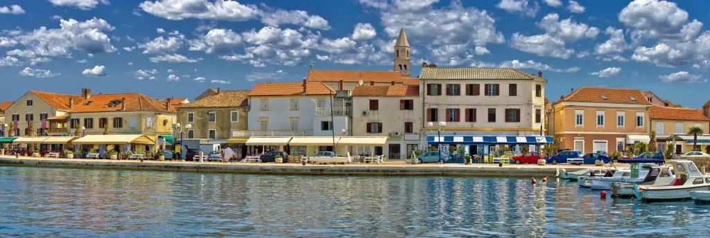 Egy horvát élményváros, ami titeket is megbabonáz: Biograd na Moru