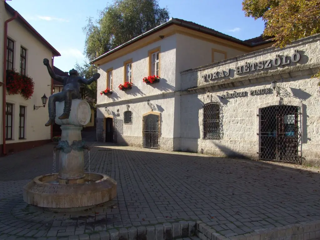 Nyári kalandozások és borozgatások a kincsek városában: Tokaj