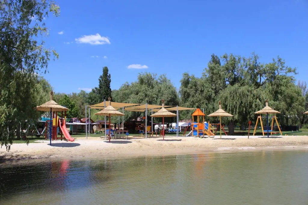 Újra vár a balatoni nyár! Iránytű a 16 legjobb strandhoz