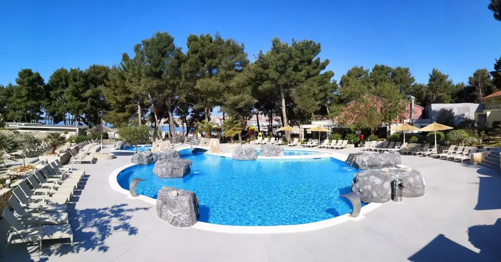 TOP 10 szállás és látnivalók a strandjairól és pezsgő éjszakai életéről híres Vodice városában