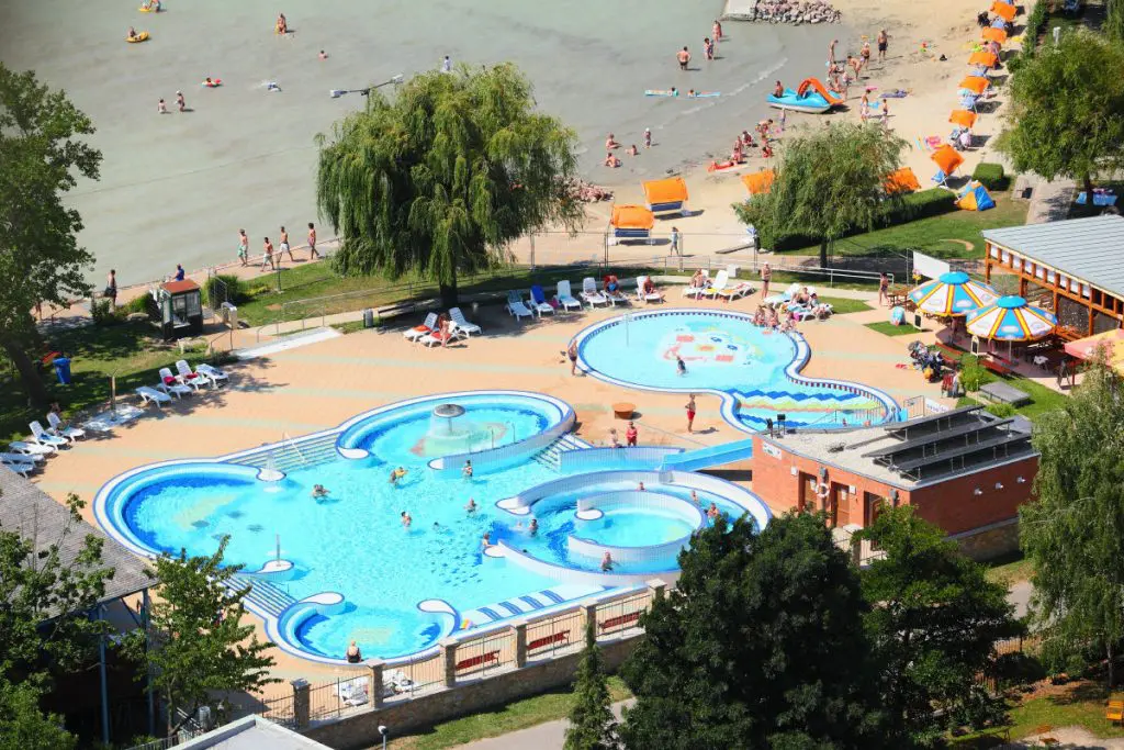 Újra vár a balatoni nyár! Iránytű a 16 legjobb strandhoz