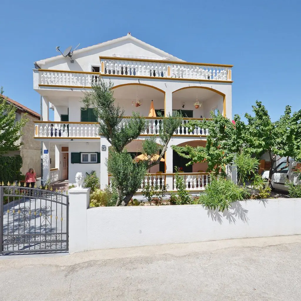 TOP 10 szállás és látnivalók a strandjairól és pezsgő éjszakai életéről híres Vodice városában