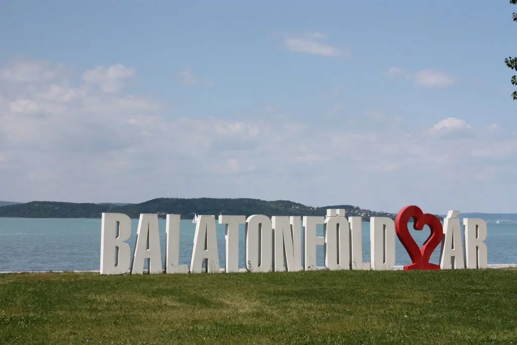 Újra vár a balatoni nyár! Iránytű a 16 legjobb strandhoz