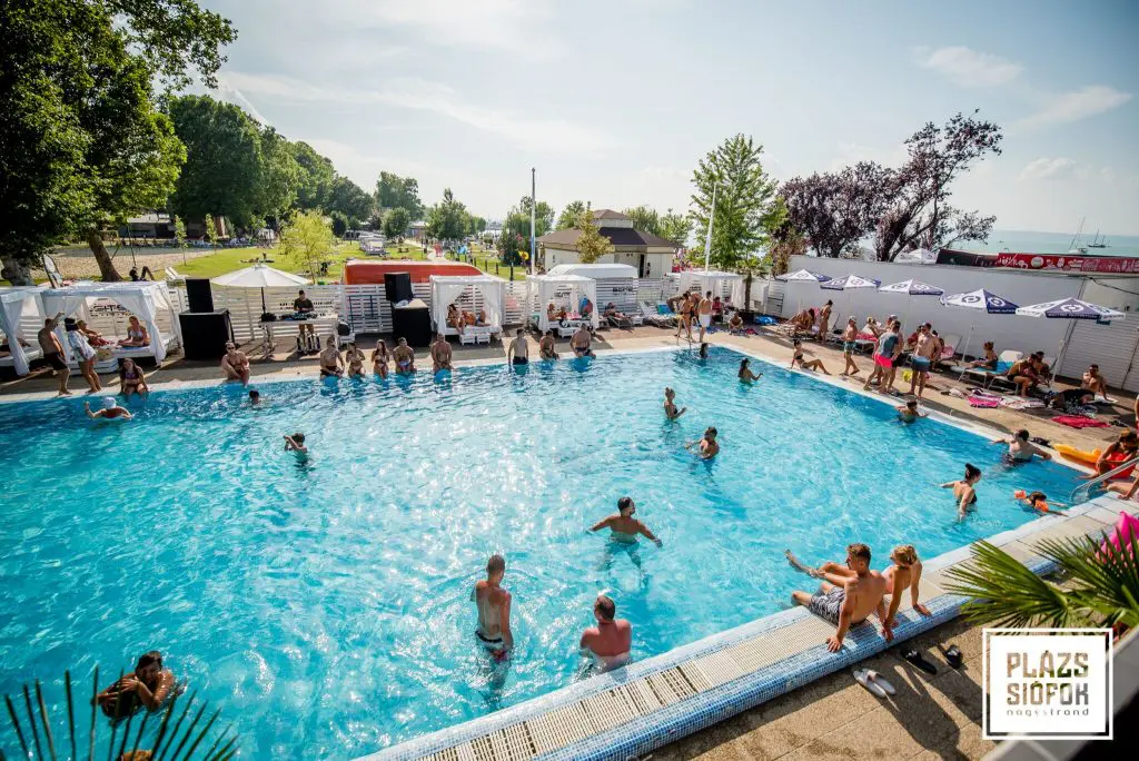 Újra vár a balatoni nyár! Iránytű a 16 legjobb strandhoz