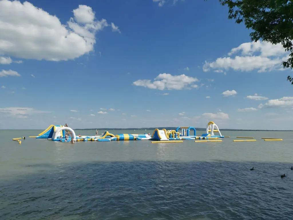 Újra vár a balatoni nyár! Iránytű a 16 legjobb strandhoz