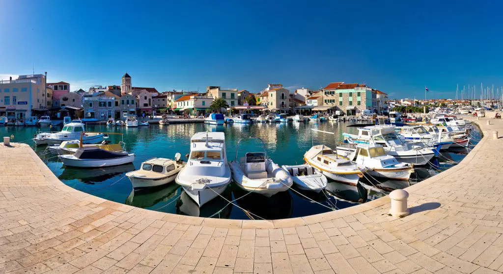 TOP 10 szállás és látnivalók a strandjairól és pezsgő éjszakai életéről híres Vodice városában