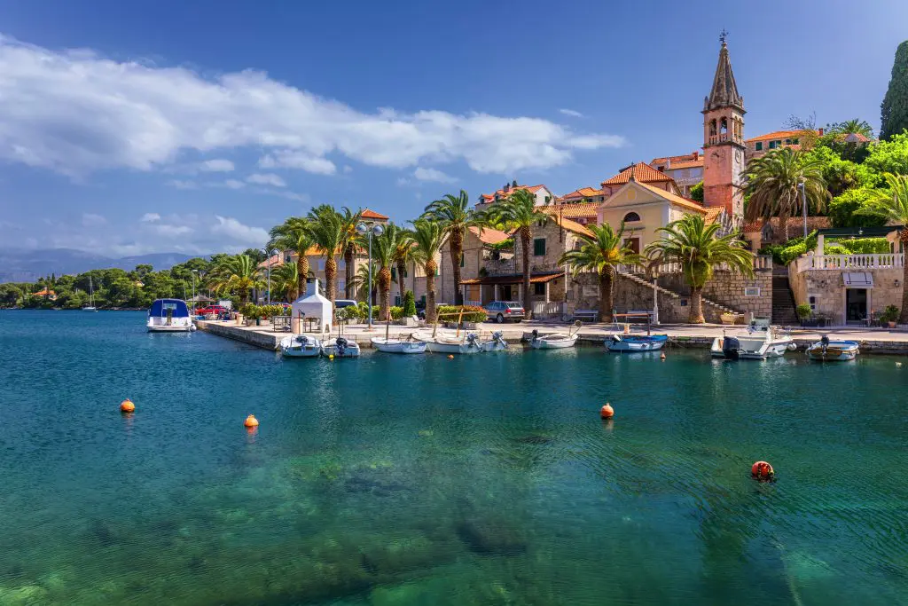 TOP 10 szállás és látnivalók a strandjairól és pezsgő éjszakai életéről híres Vodice városában