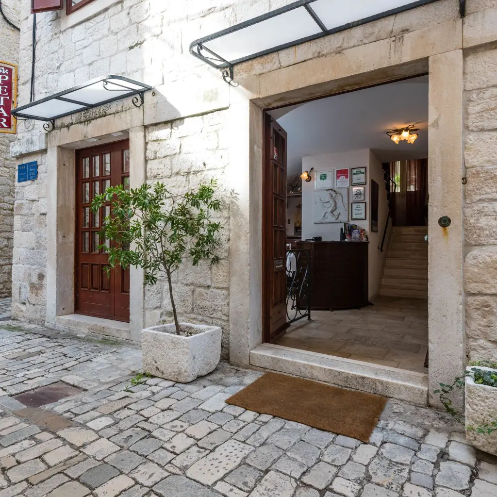 A Trónok Harca és a  kőbe vésett mesék városa, Trogir – TOP látnivalók és szállások