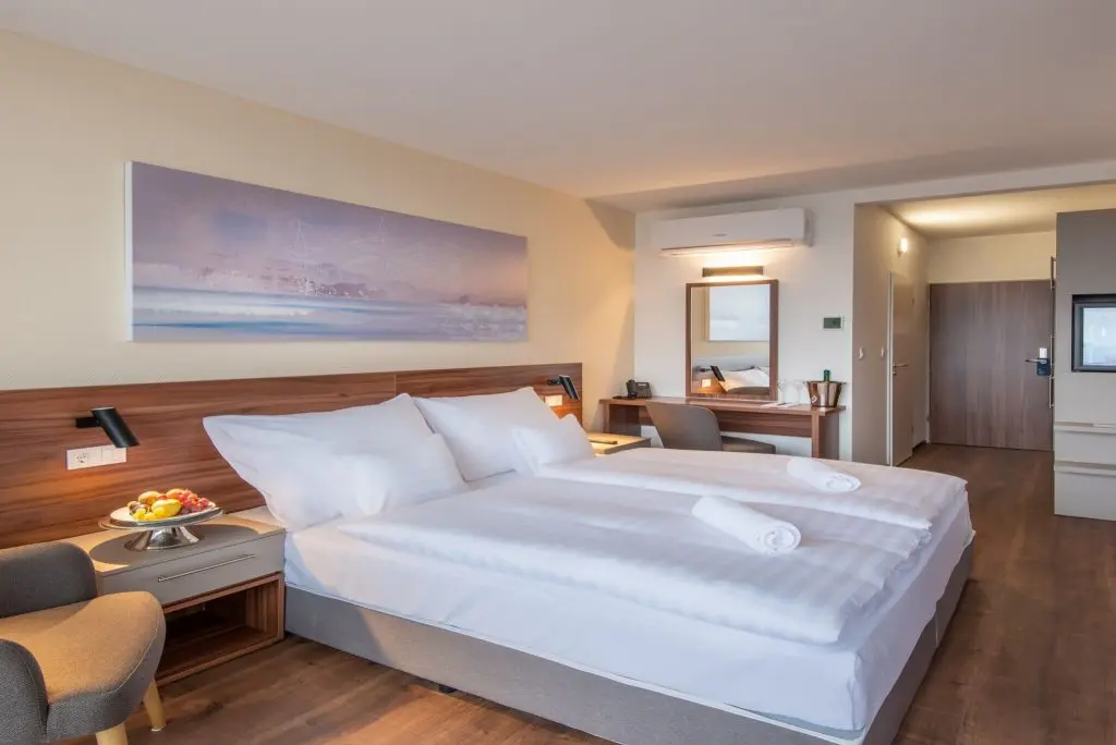 Mesés szálláshely a híres tófürdő szomszédságában: Hunguest Hotel Panoráma****