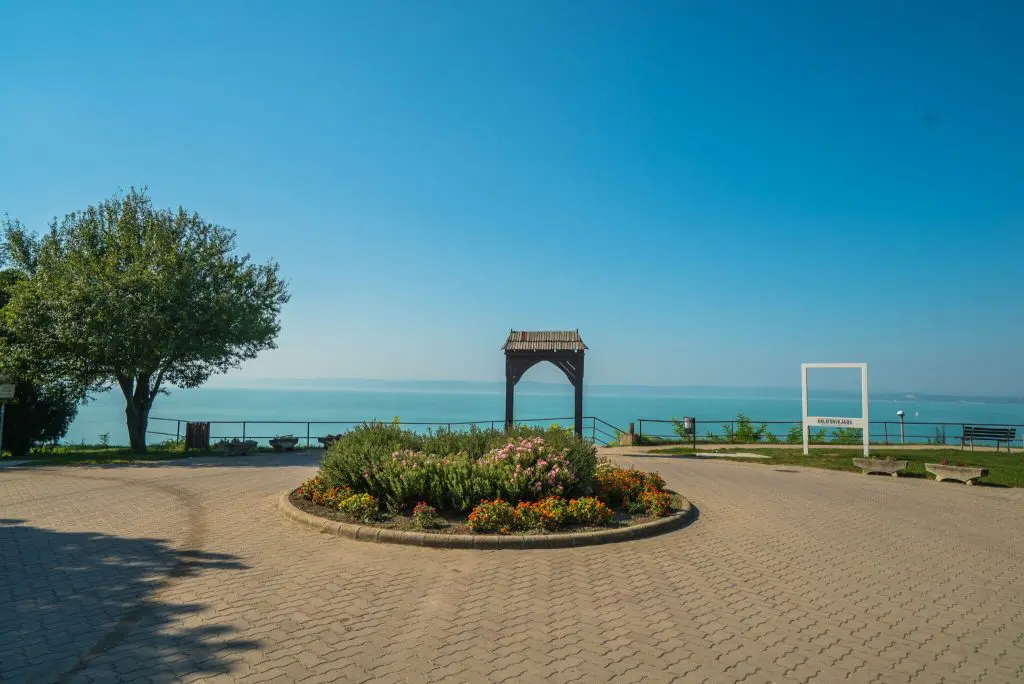 Szerelmes panoráma: TOP látnivalók Balatonvilágoson