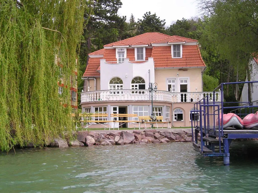 Szerelmes panoráma: TOP látnivalók Balatonvilágoson