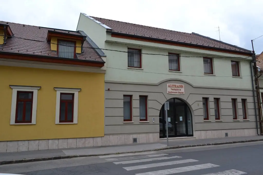 Legyél egy püspök vendége! – megújult a váci Püspöki palota