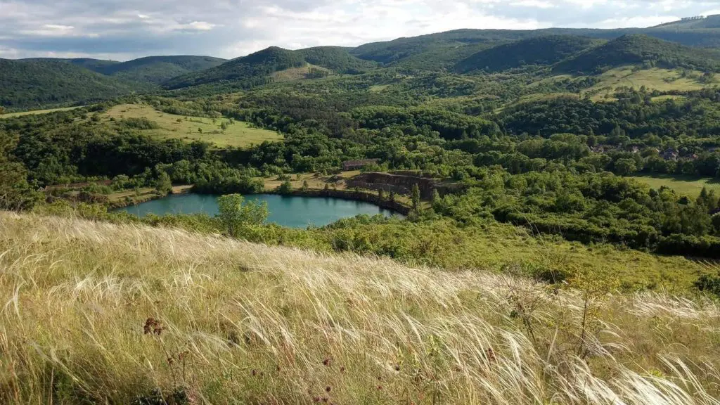 Tengerszem túra és mesés látnivalók egy festői, magyar borfaluban 