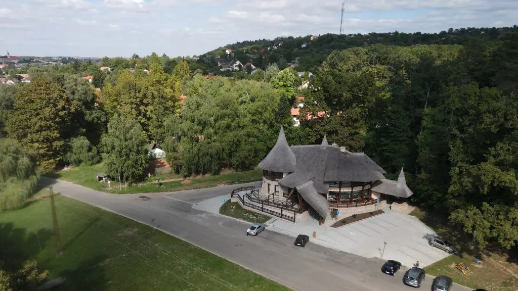 Várak, borok, présházak – Tolna megyei kirándulás bakancslistás élményekkel (+szállásajánló) 