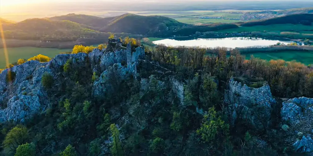Szlovákiai várak, amelyek Mikszáth Kálmánt is megihletnék