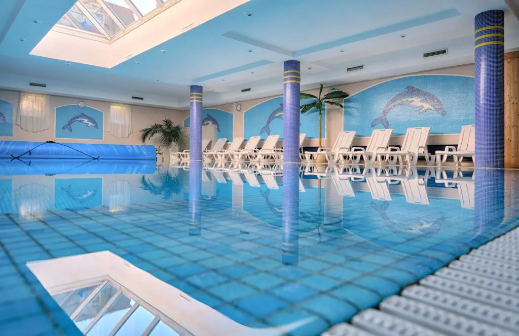 Cölöpsétány, függőhíd és mesés várak: 10 wellness hotel, csodaszép kirándulóhelyekkel