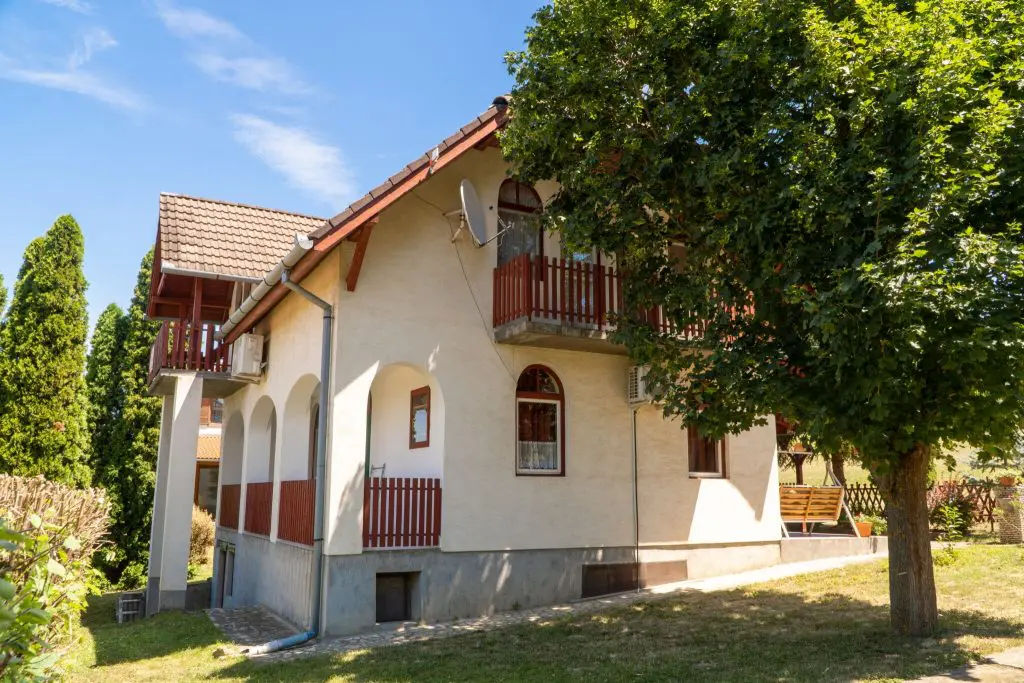 Várak, borok, présházak – Tolna megyei kirándulás bakancslistás élményekkel (+szállásajánló) 