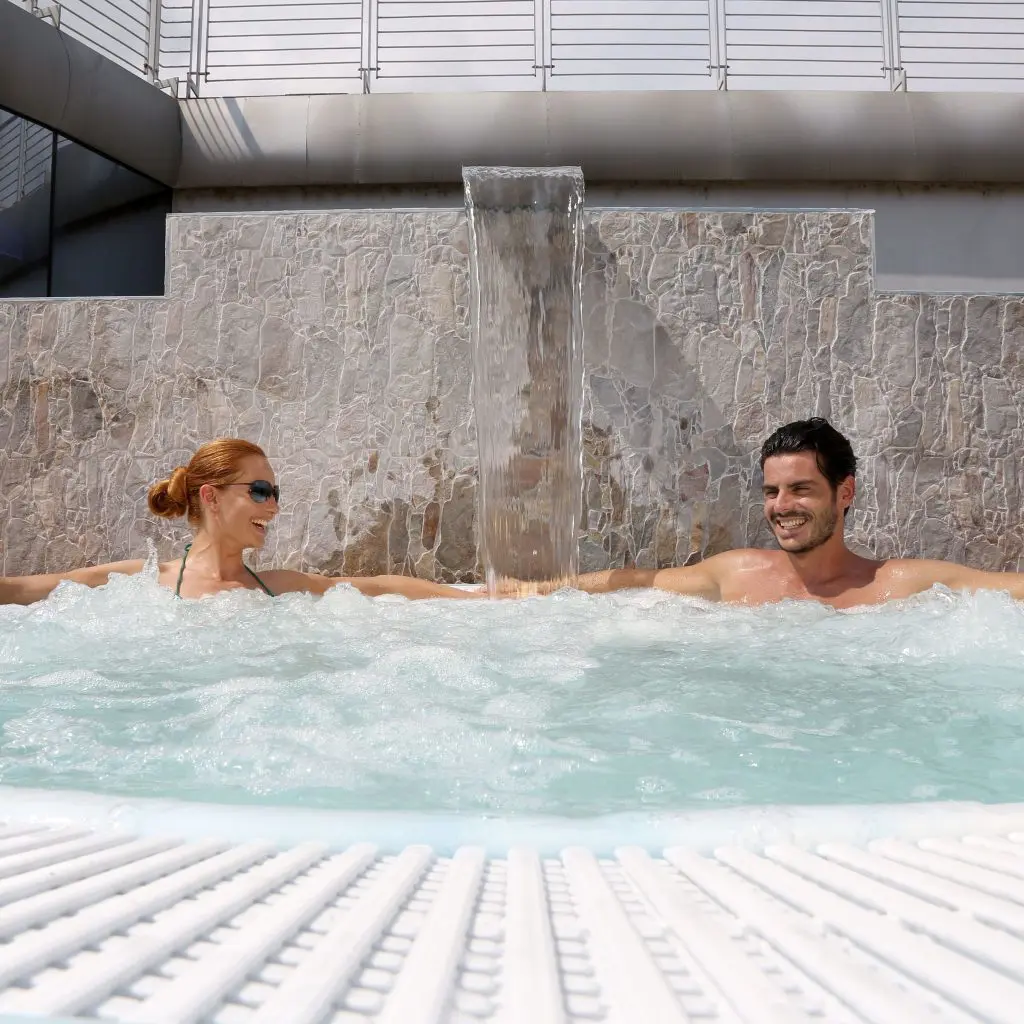 Cölöpsétány, függőhíd és mesés várak: 10 wellness hotel, csodaszép kirándulóhelyekkel