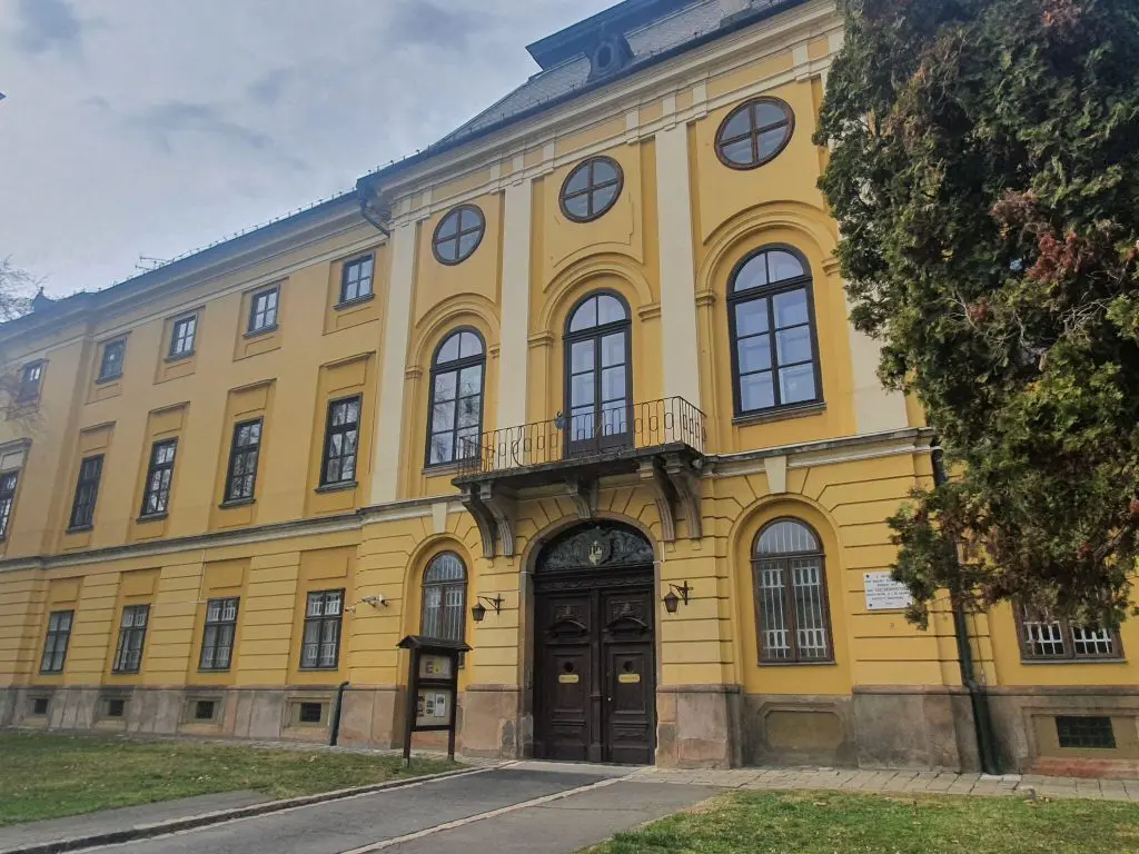 Legyél egy püspök vendége! – megújult a váci Püspöki palota