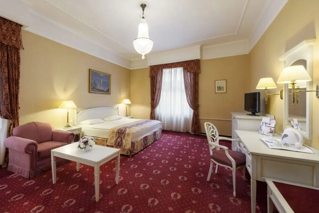 Fényűző szobák és kalandos történelem – Vár a Hotel Astoria, Budapest egyik kincse