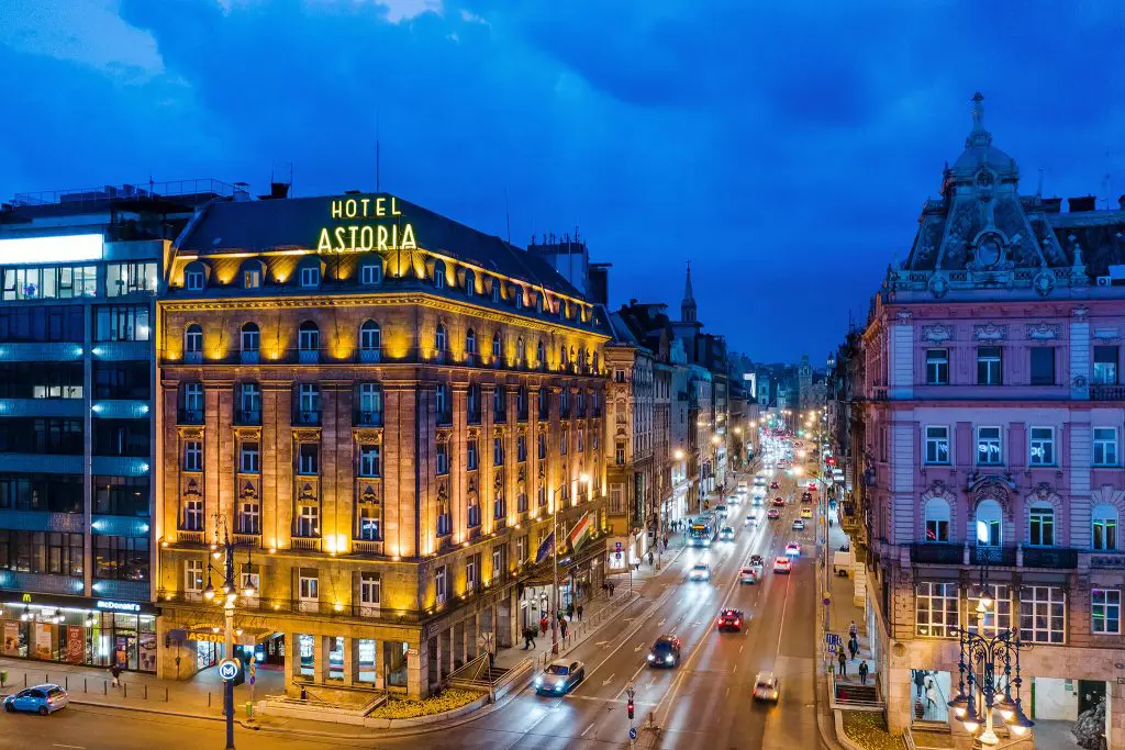 Fényűző szobák és kalandos történelem – Vár a Hotel Astoria, Budapest egyik kincse