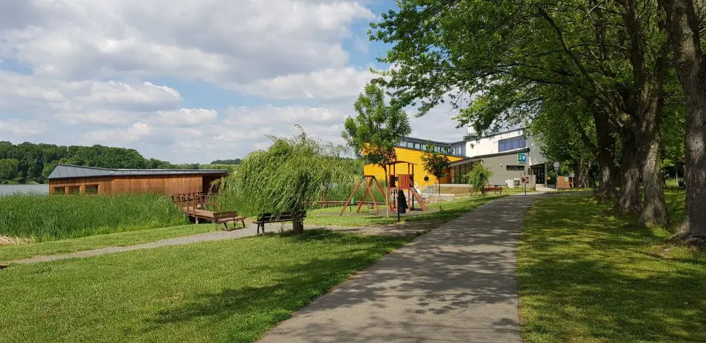 Mesés kirándulóhely a természetben: lombkoronasétány és kalanderdő a Deseda-tónál