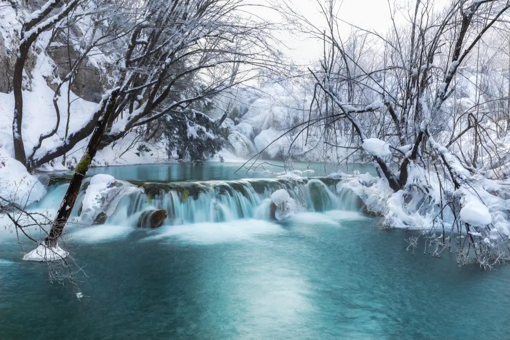 Lenyűgöző vízesések birodalma: Bakancslistás élmények a Krka Nemzeti Parkban és a Plitvicei-tavaknál (+szállásajánló)