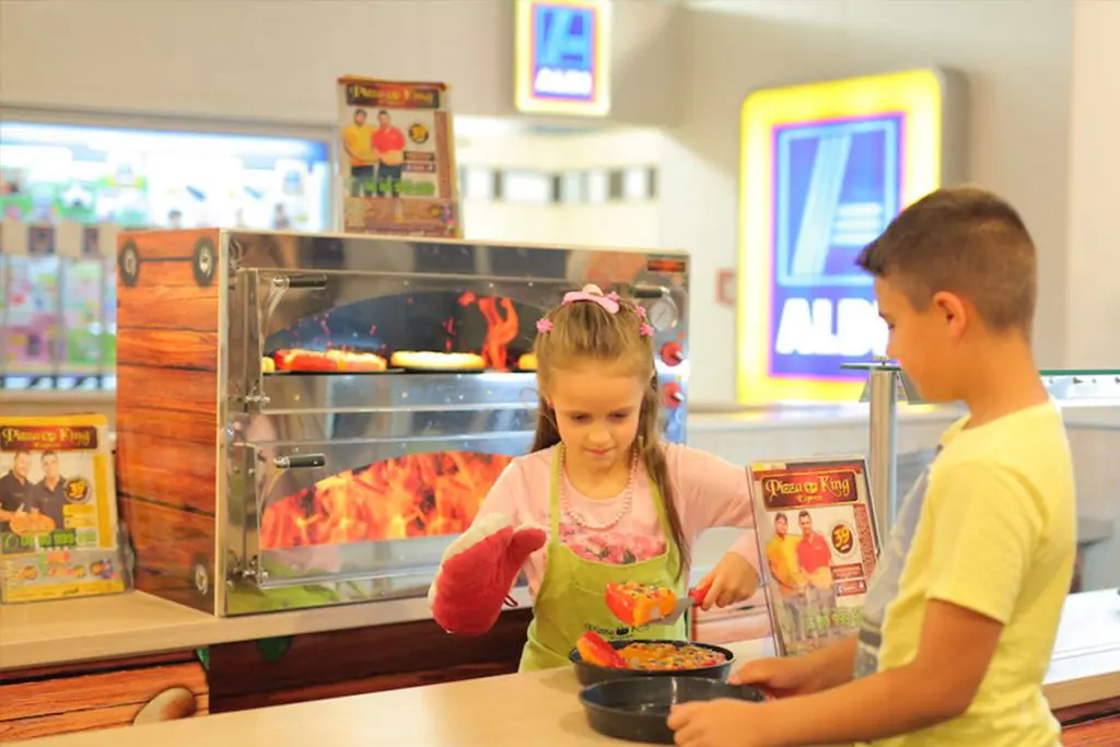 Cápalesés, éjszakai labirintus és vidrapark ‒ 20 kihagyhatatlan családi program 2023-ra
