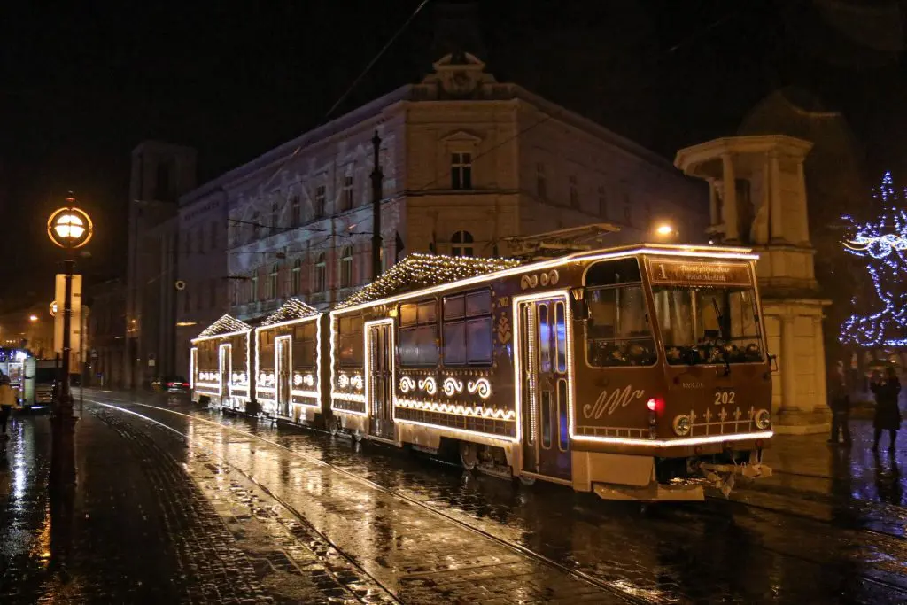 Suhanó varázslat – Fényvillamosok az országban